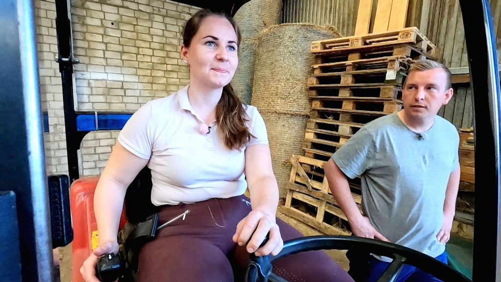 Anna Lina macht sich bei „Bauer sucht Frau“ gut auf dem Hof von Ulf.