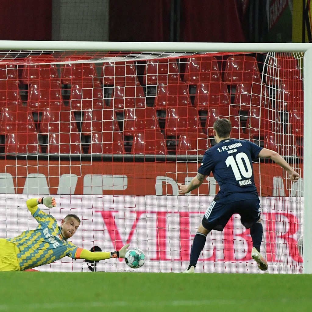 Max Kruse scheitert zunächst vom Punkt an Kölns Timo Horn und versenkt die Kugel dann im Nachschuss für den 1. FC Union.