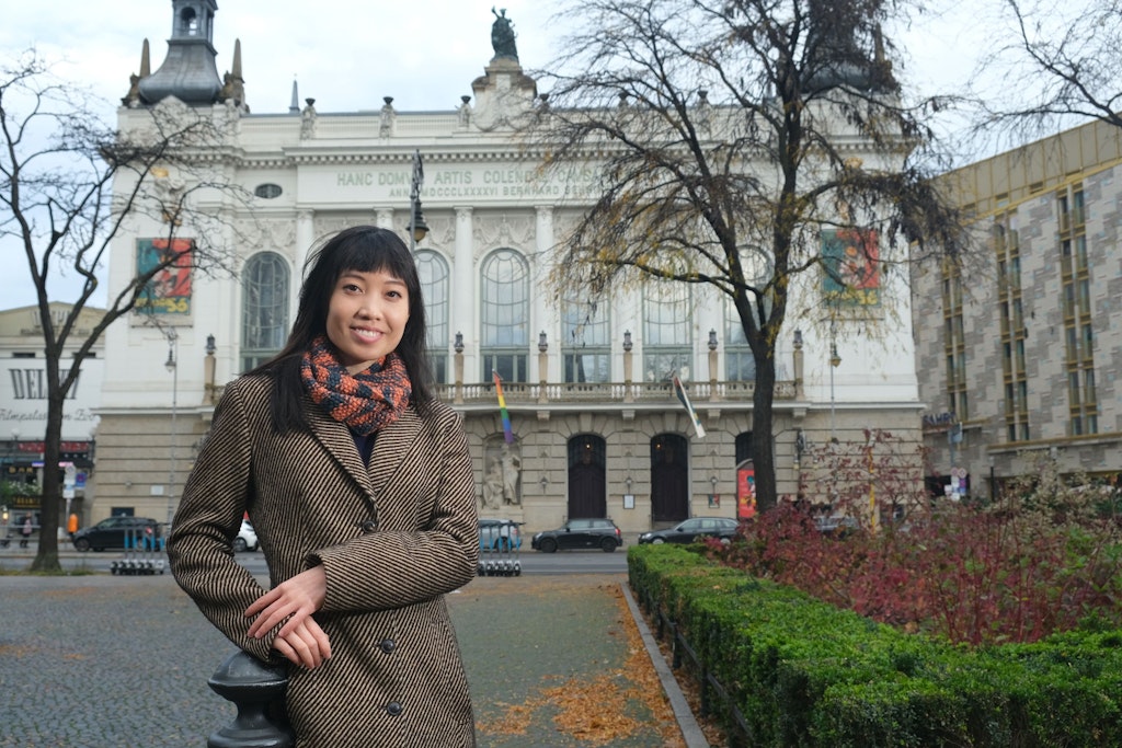 Mai Linh Dang am Theater des Westens, wo ihr Weg als Musikerin begann. 