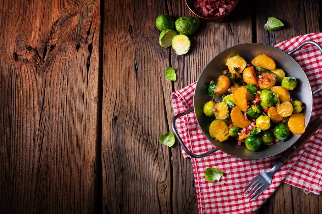 Rosenkohl und Kartoffeln schmecken zusammen perfekt.