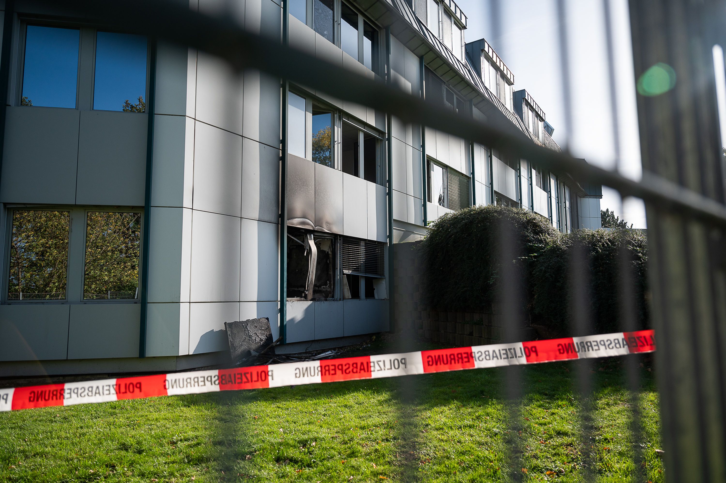 Wenige Tage Nach AfD-Demo: Unbekannte Verüben Brandanschlag Auf Asyl ...