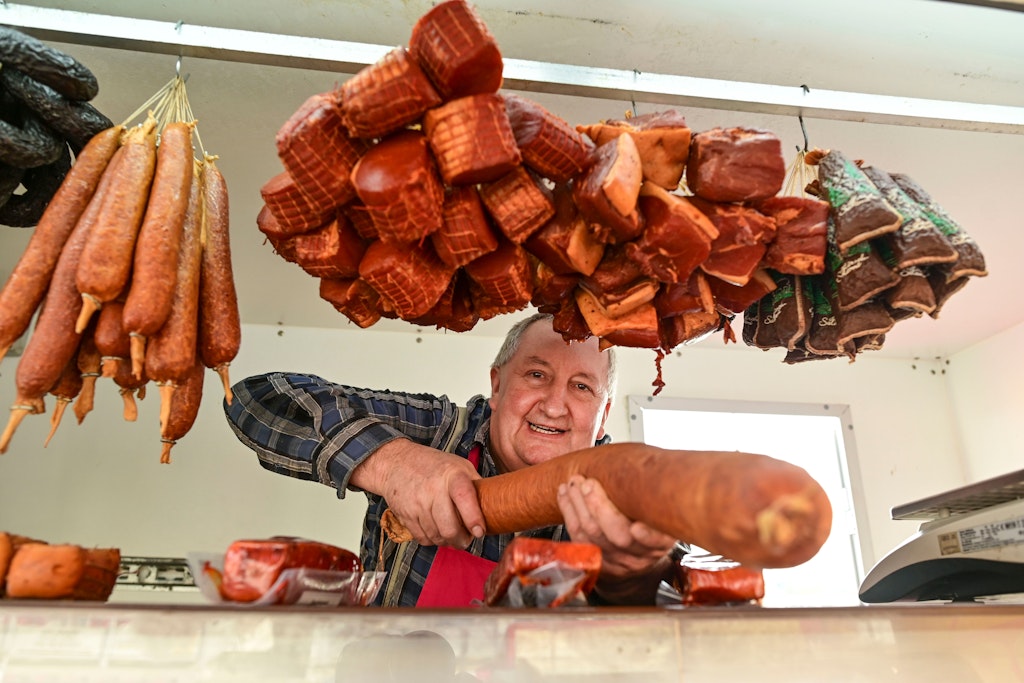 Felix Rosners Kassenschlager ist die Leberwurst. Die große Schlackwurst ist aber auch nicht zu verachten. Vegetarier müssen auf der Ostpro tapfer sein. 
