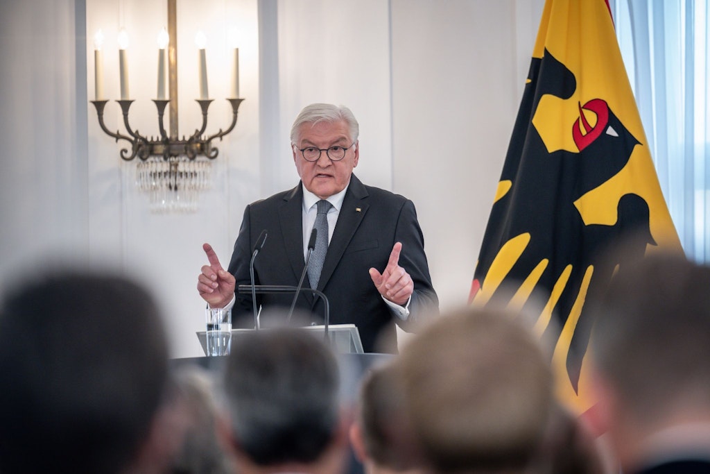 Bundespräsident Frank-Walter Steinmeier schwört die Menschen in Deutschland auf eine schwierige Zukunft als Folge des Ukraine-Kriegs ein.