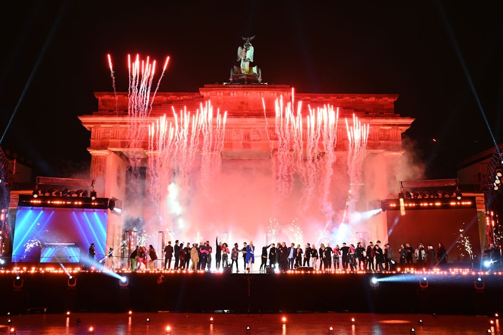 Das neue Jahr darf wieder am Brandenburger Tor gefeiert werden. (Archivbild)