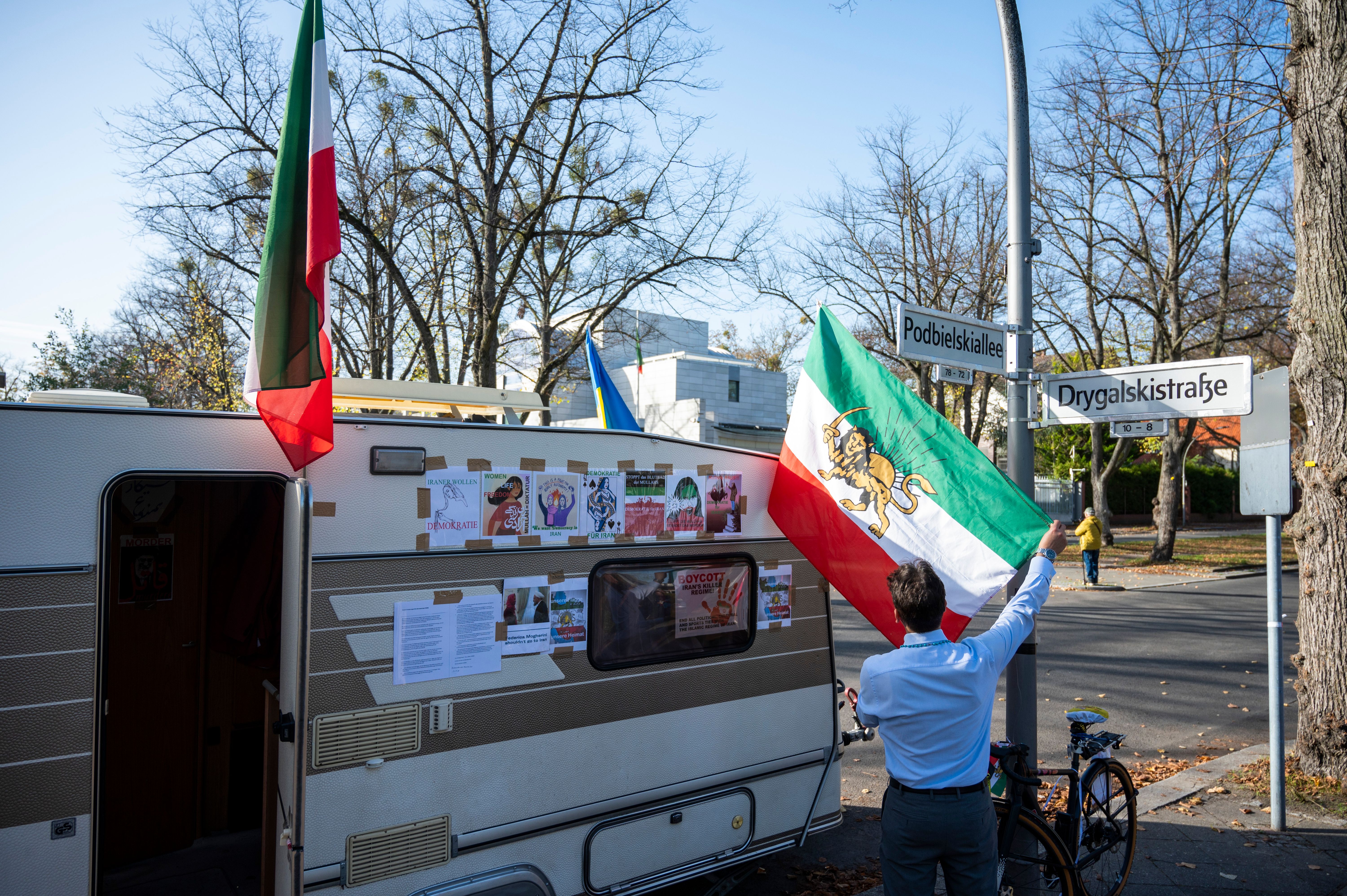 Überfall Auf Iranische Oppositionelle In Berlin: Schlimme Erinnerungen ...