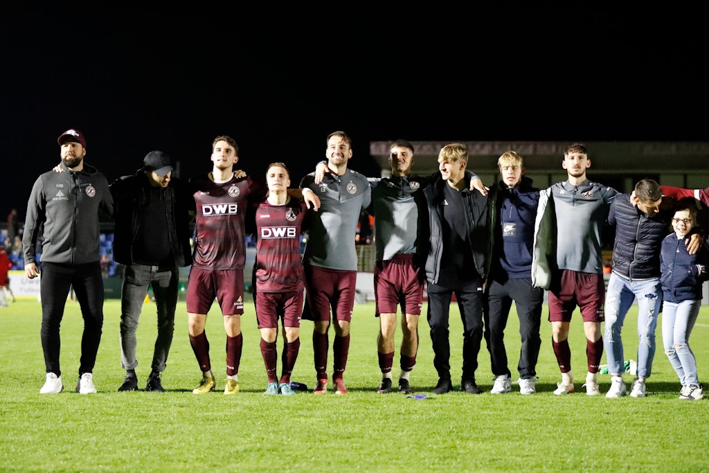Freude mischt sich mit Erleichterung bei den Kickern des BFC Dynamo. Weil man eben nicht gegen Halberstadt ausgerutscht ist. 