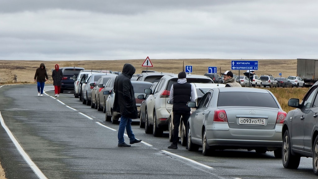 Warten in der Steppe: Russen flüchteten in Scharen nach Kasachstan, nachdem Putin für den Ukraine-Krieg hatte mobilmachen ließ.