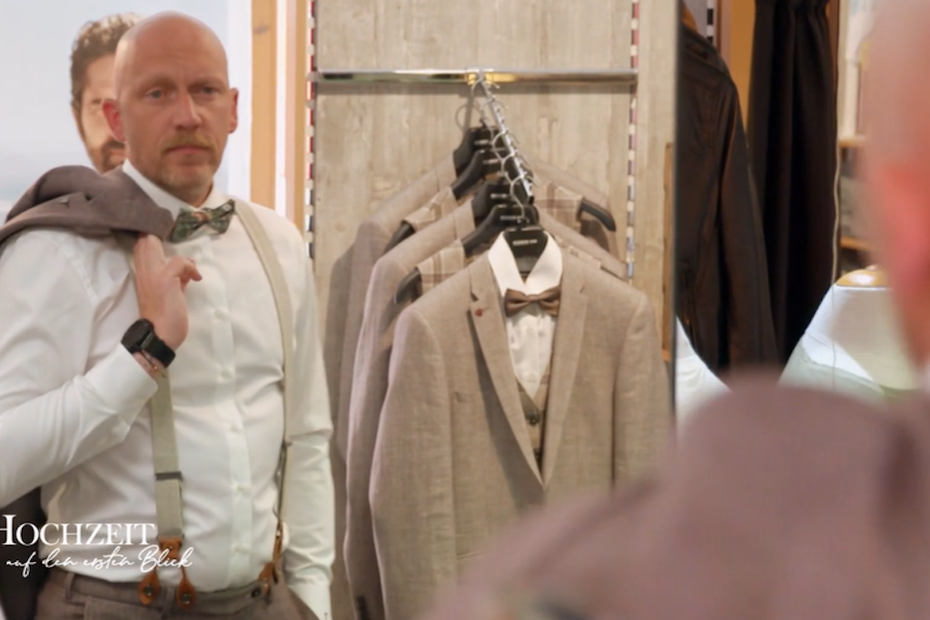 "Marriage at first sight"Contestant Oliver found the perfect suit for himself.