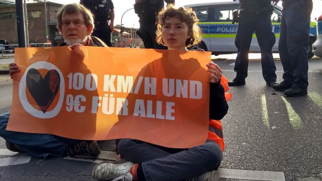 Klima-Kleber blockieren seit Wochen Straßen und Autobahnen in Berlin, besudeln Gemälde oder kleben sich an einem Saurier-Skelett im Naturkundemuseum fest. 