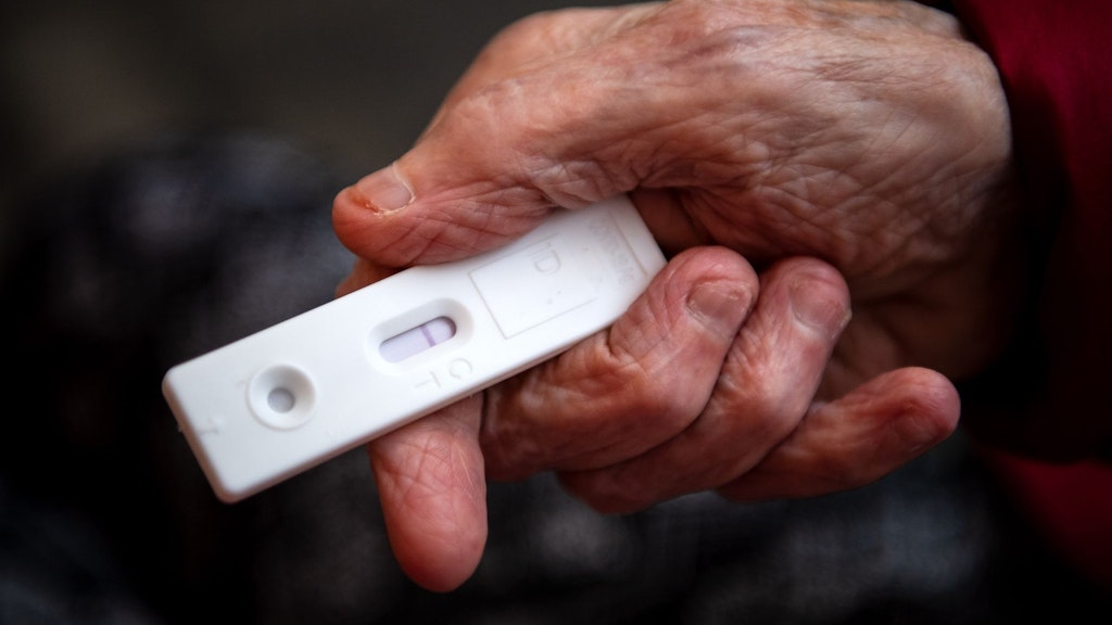 Vor allem alte und vorerkrankte Menschen sind durch das Coronavirus nach wie vor gefährdet.