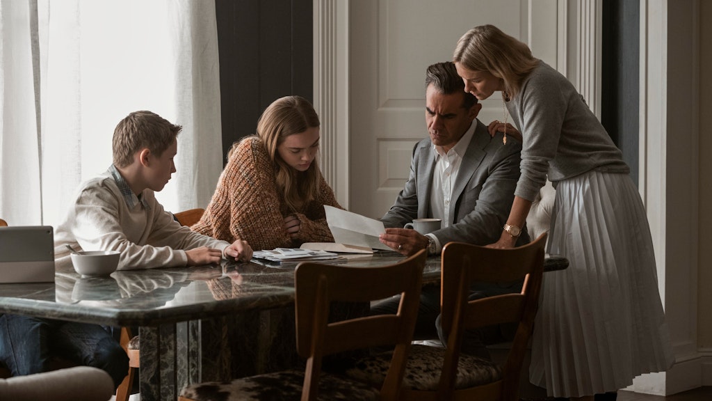 Die Familie Brannock beugt sich über einen Brief des ominösen Watchers.