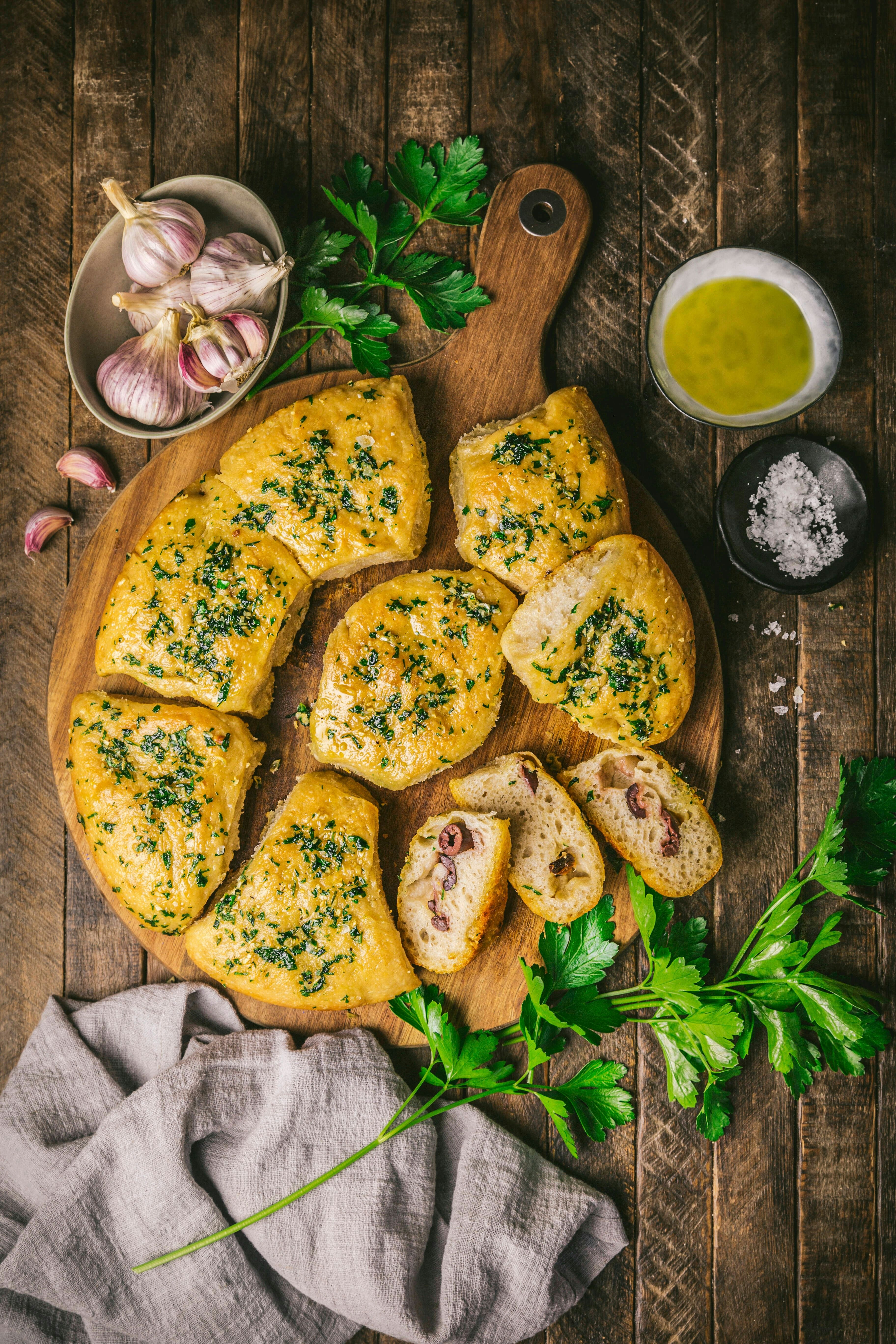 Geniales Rezept für saftiges Knoblauchbrot: Mit wenigen Handgriffen ...