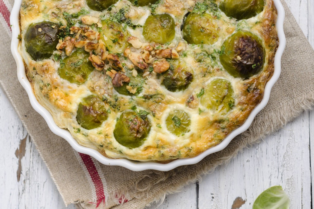 With delicious sauce, juicy minced meat and crispy Brussels sprouts: a clever recipe for Brussels sprouts and minced meat casserole.