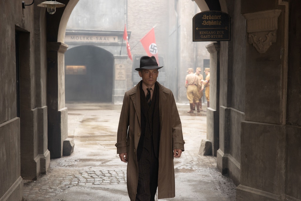 Berlin unterm Hakenkreuz: Gereon Rath (Volker Bruch) in einer Szene der vierten Staffel der Fernsehserie „Babylon Berlin“.