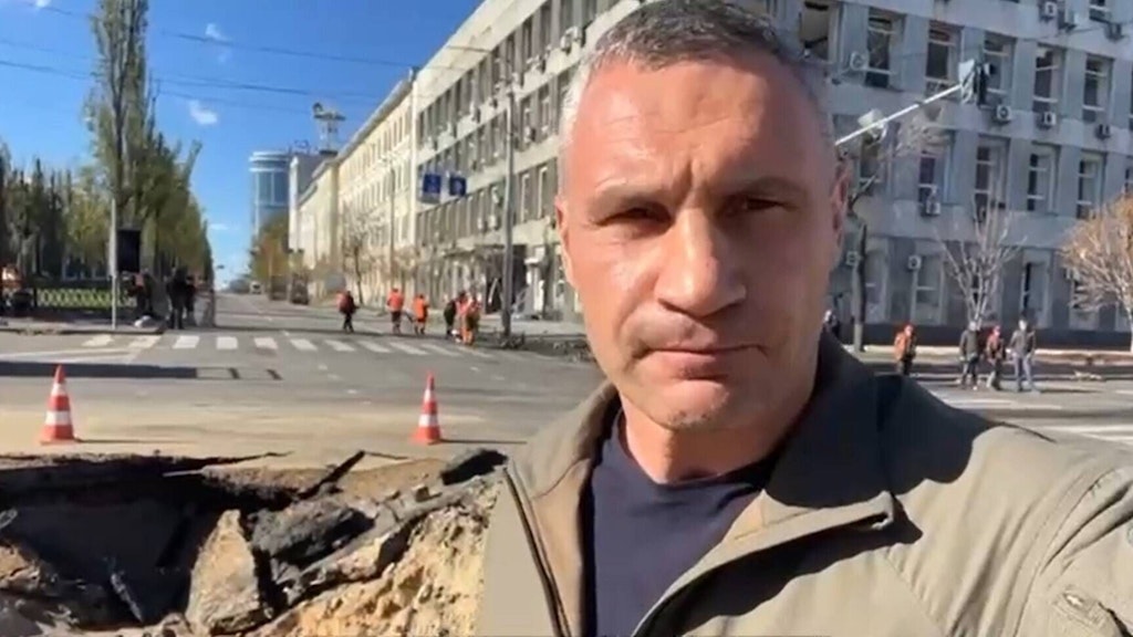Kiews Bürgermeister Vitali Klitschko rief seine Landsleute auf, Vorräte anzulegen und hat Wärmestuben in Kiew eingerichtet.