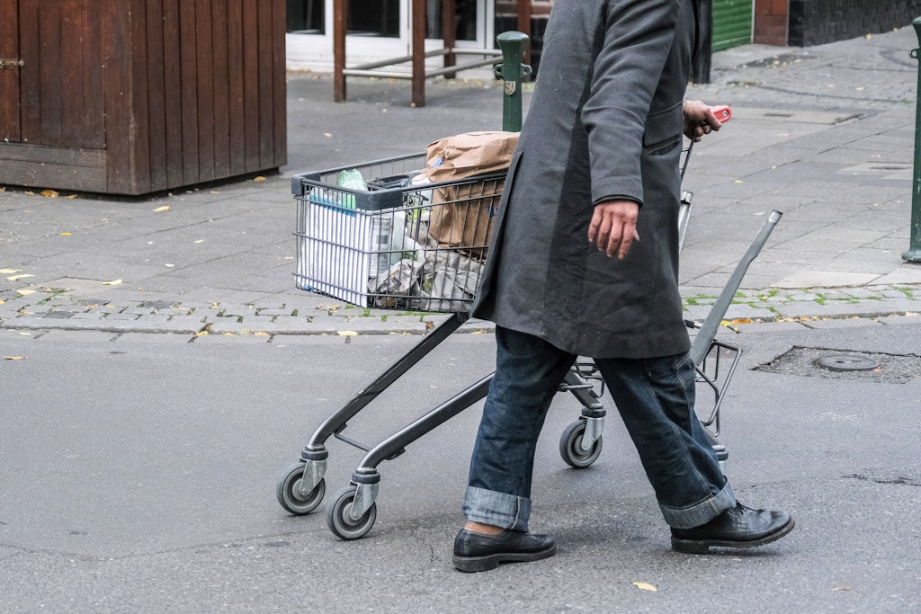 Berlin hat immer mehr Einwohner, die in die Armut abrutschen.