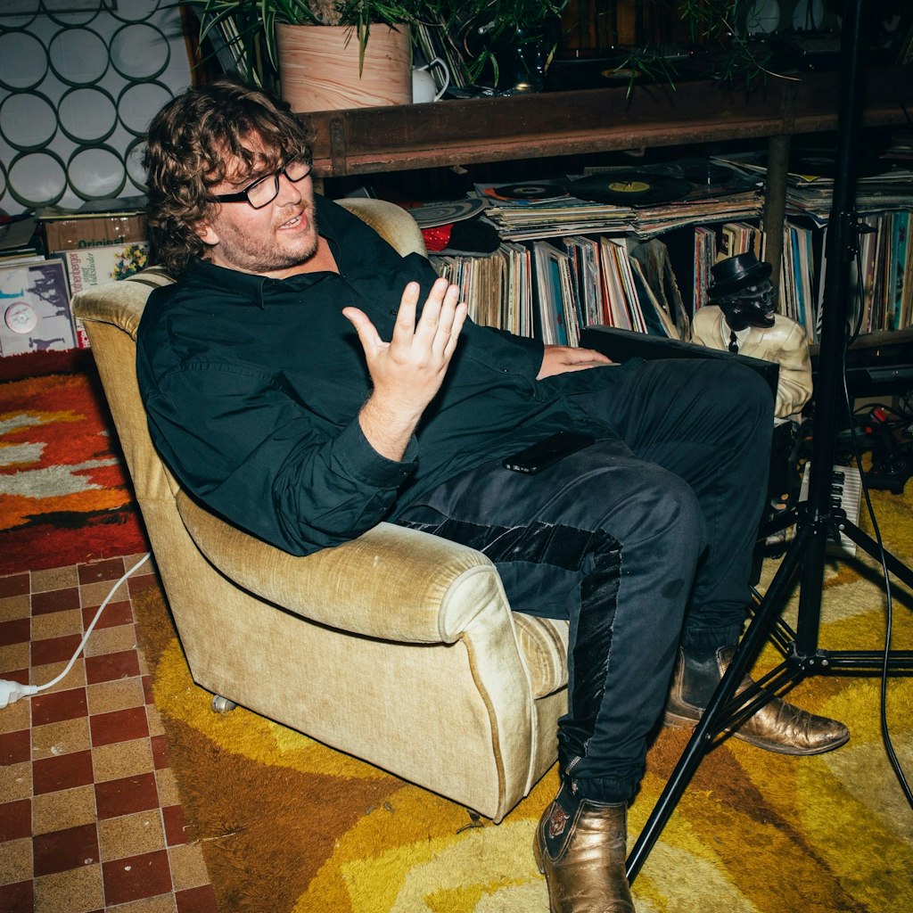 Regisseur Gerrit Starczewski mimt im Film einen Musikproduzenten. 