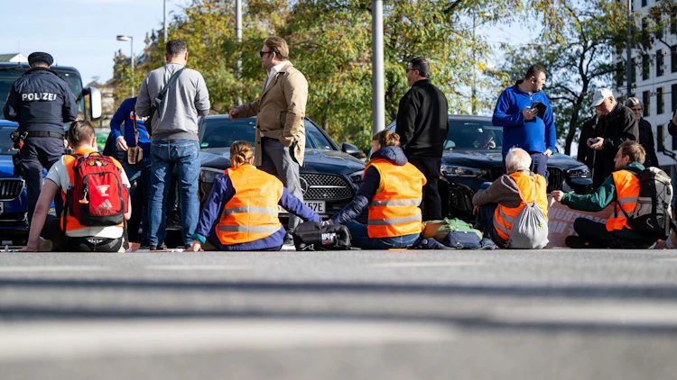 Wieder Stra en Aktionen In Berlin Aufgebrachte Autofahrer Gehen Auf 