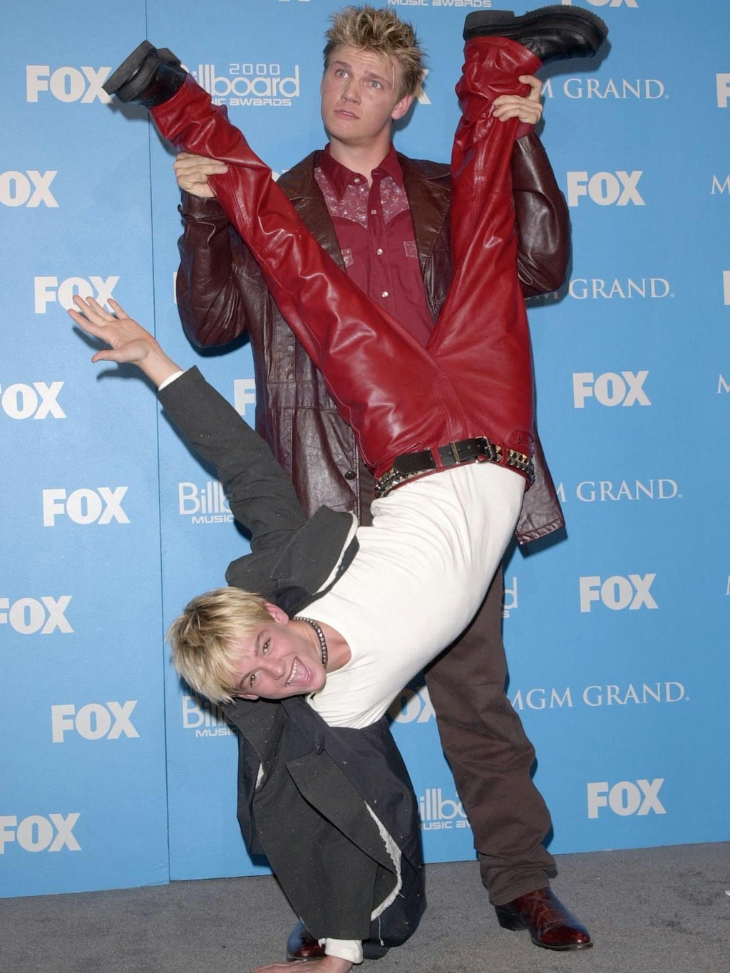 In glücklicheren Tagen, wie hier bei einer Preisverleihung im Jahr 2000, zeigten sich Nick und Aaron Carter (unten) noch gemeinsam.