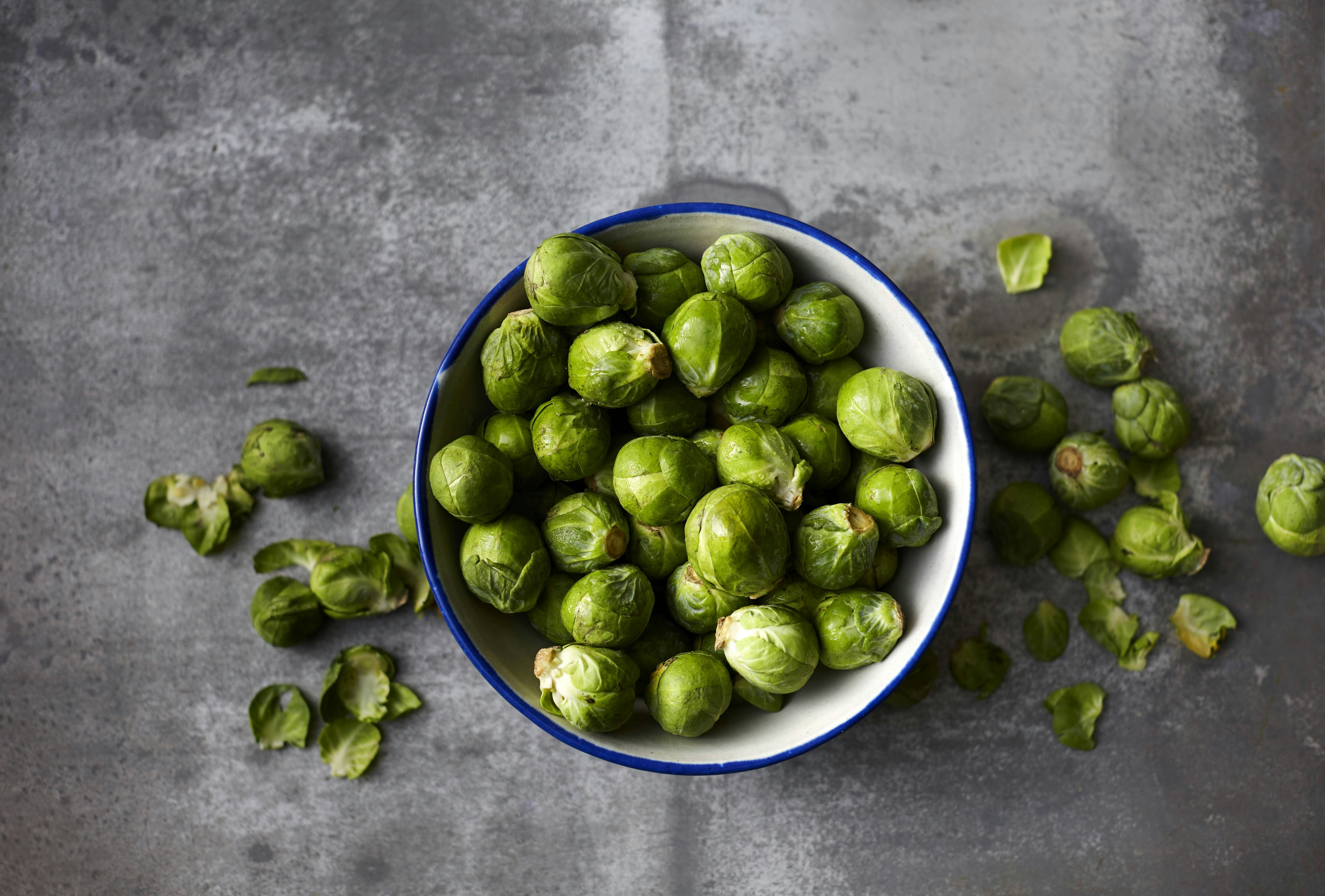 Gerösteter Rosenkohl-Salat: Dieses Rezept ist lecker, knackig und ...