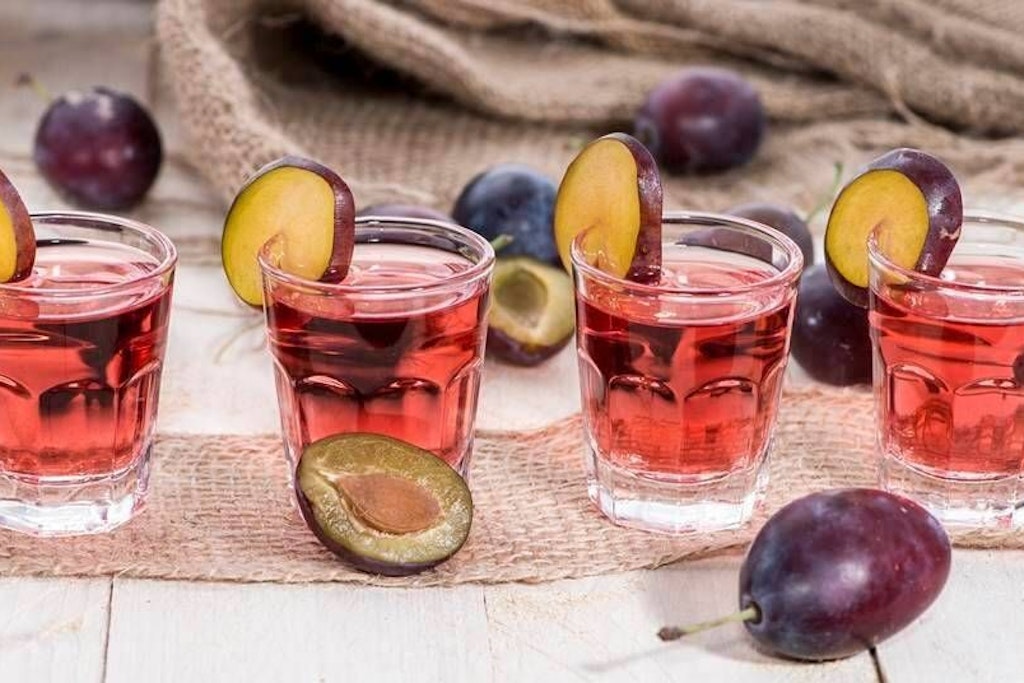 Das Rezept ohne Wartezeit ist genial, der Pflaumenlikör schmeckt richtig lecker.