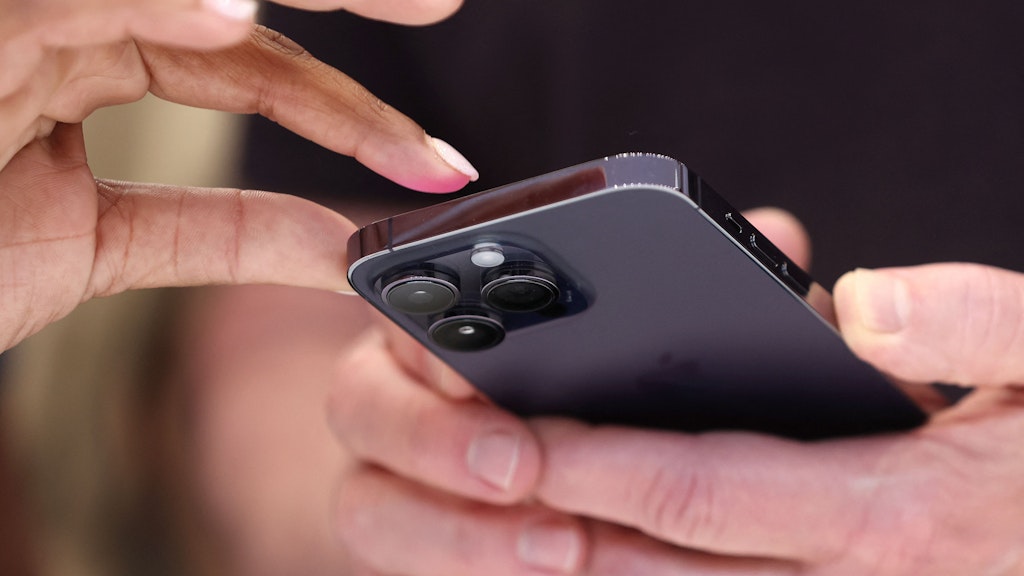 Apple iPhones verfügen über eine leistungsstarke Kamera, wie hier das aktuelle iPhone 14 Pro.
