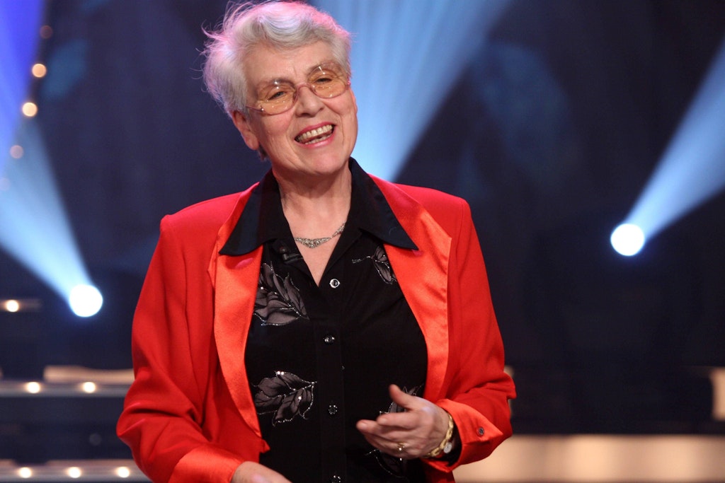 Sängerin Julia bei einem Auftritt in der MDR-Fernsehshow „Musik für Sie“ (2007)