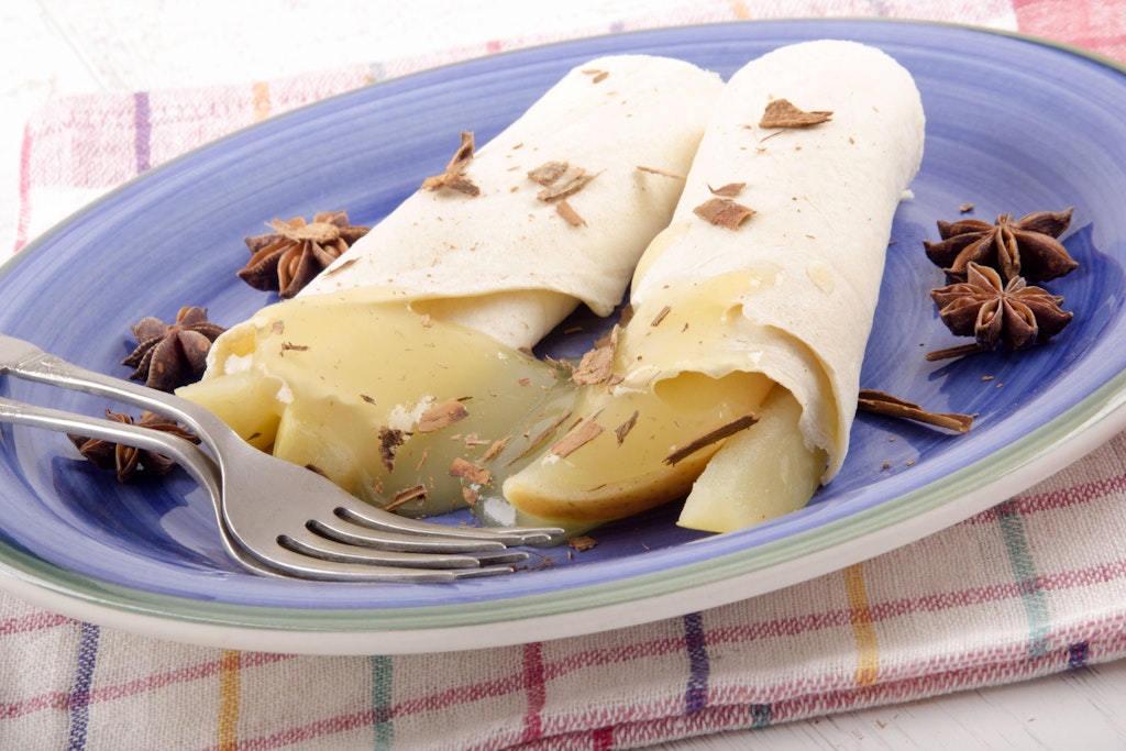 Das Rezept ist ganz einfach, die Eierkuchen sind einfach lecker – und mit etwas Zimt im Apfelmus bekommen sie sogar eine weihnachtliche Note.