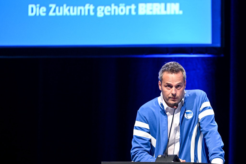 Herthas Präsident Kay Bernstein ist nicht mal fünf Monate im Amt und muss Sonntag bei der Mitgliederversammlung Worte für die blau-weiße Krise finden.