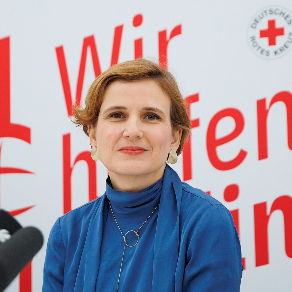 Sozialsenatorin Katja Kipping am Mittwoch bei einer Pressekonferenz im Ukraine-Ankunftszentrum im Terminal C im ehemaligen n Flughafen Tegel. 