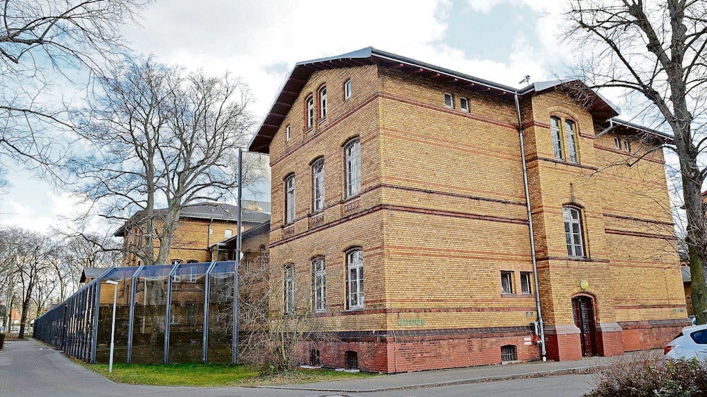 Auch das Krankenhaus des Maßregelvollzugs befindet sich auf dem Gelände der ehemaligen Karl-Bonhoeffer-Nervenklinik .