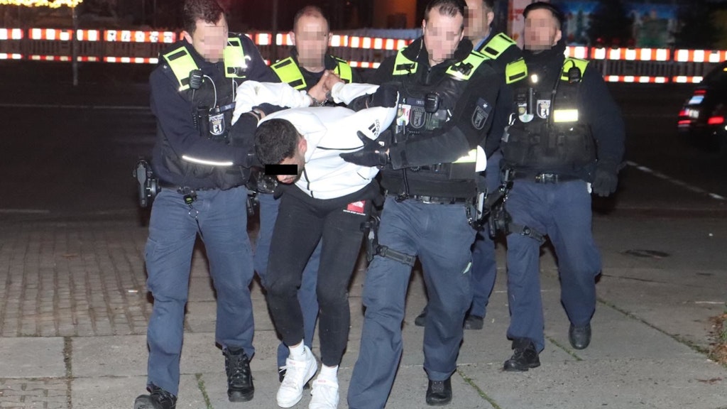 Zu fünft konnten die Polizisten den Flüchtigen nach der Verfolgungsjagd überwältigen.