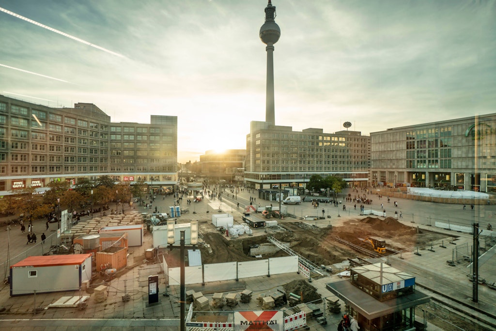 Berlin, Alexanderplatz. Die Stadt ist dynamisch - und ihre Verwaltung in Teilen dysfunktional. 