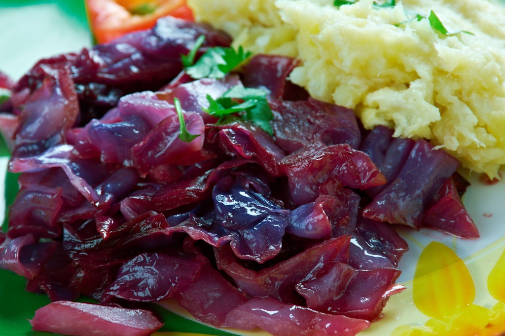 Bei diesem Auflauf wird der Rotkohl zum Star.