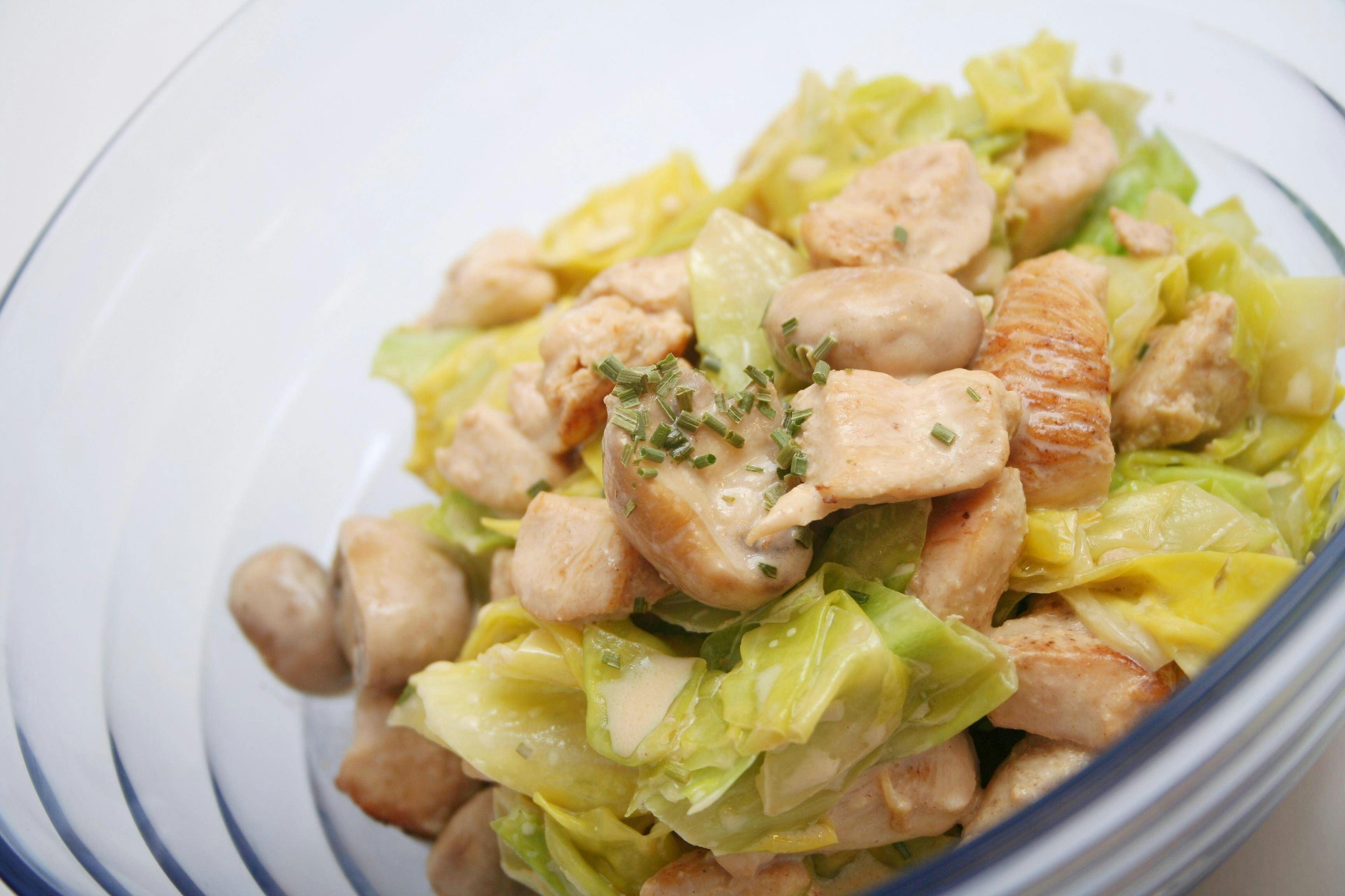 Aus Omas Rezeptbuch: Spitzkohl-Pfanne mit Hähnchen – Low Carb, super ...