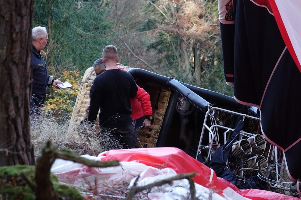 Beim Landeversuch wurde auch der Pilot aus dem Korb geschleudert.