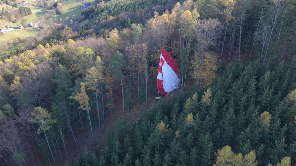 Der Ballon landete im Wald der "Buckligen Welt", einer Region, die nach ihren Hügeln benannt ist.