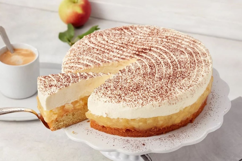 Die Apfeltorte mit Sahne ist einfach ein Kracher!