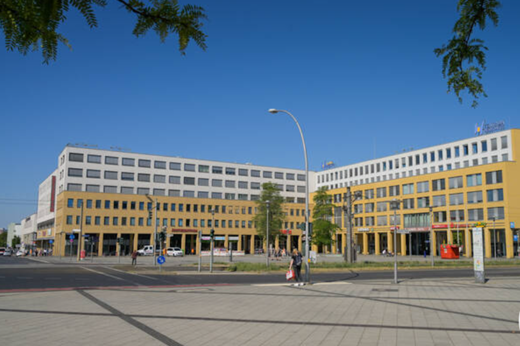 Das Zentrum Helle Mitte: Das dortige Bürgeramt ist jetzt drei Monate lang geschlossen.