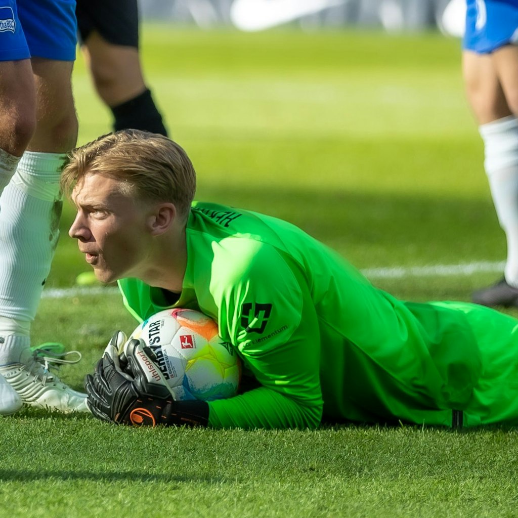Torwart Oliver Christensen ist ein echter Rückhalt für das Hertha-Team geworden.