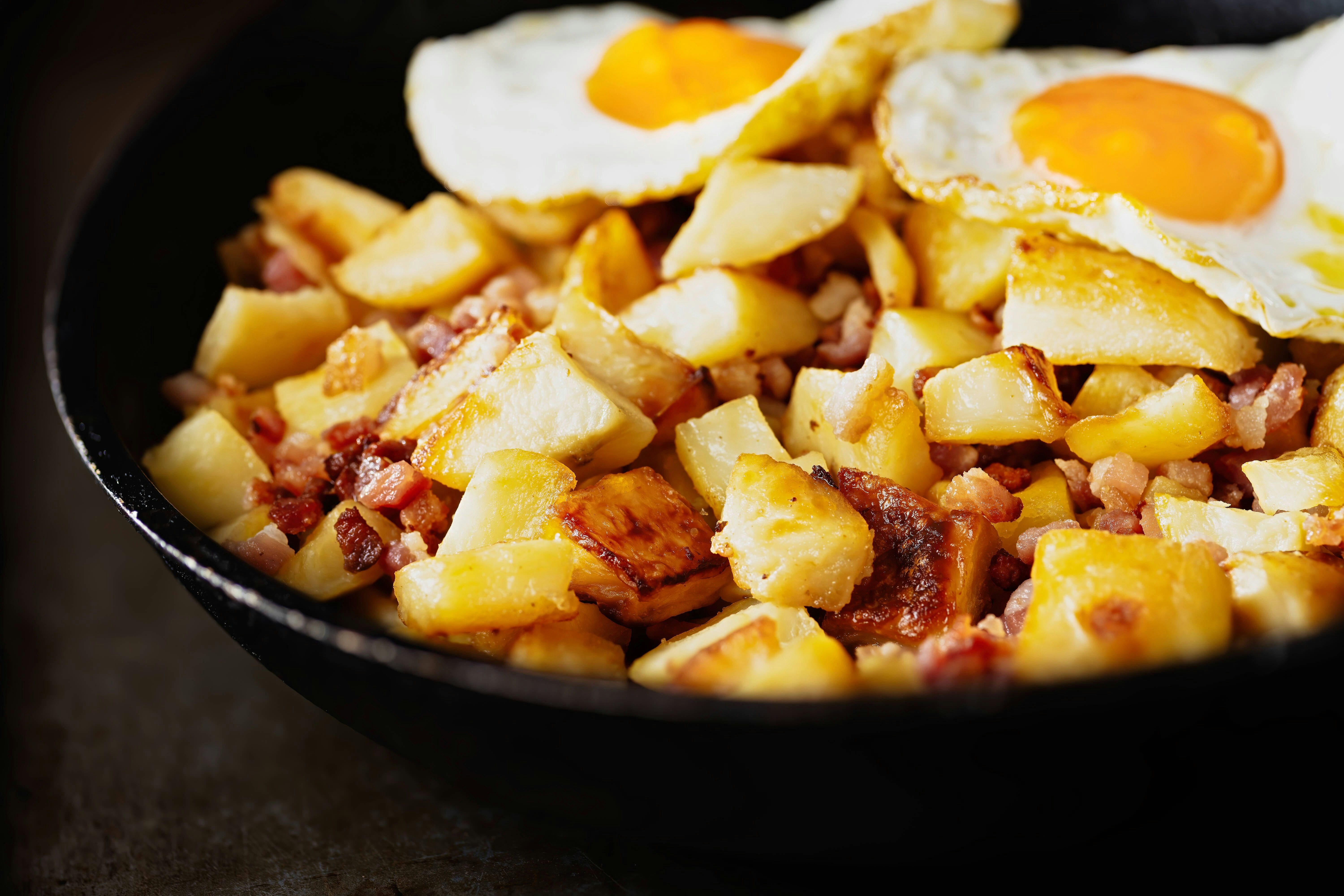 Knusprige Bratkartoffeln aus rohen Kartoffeln: Mit Omas Rezept werden ...