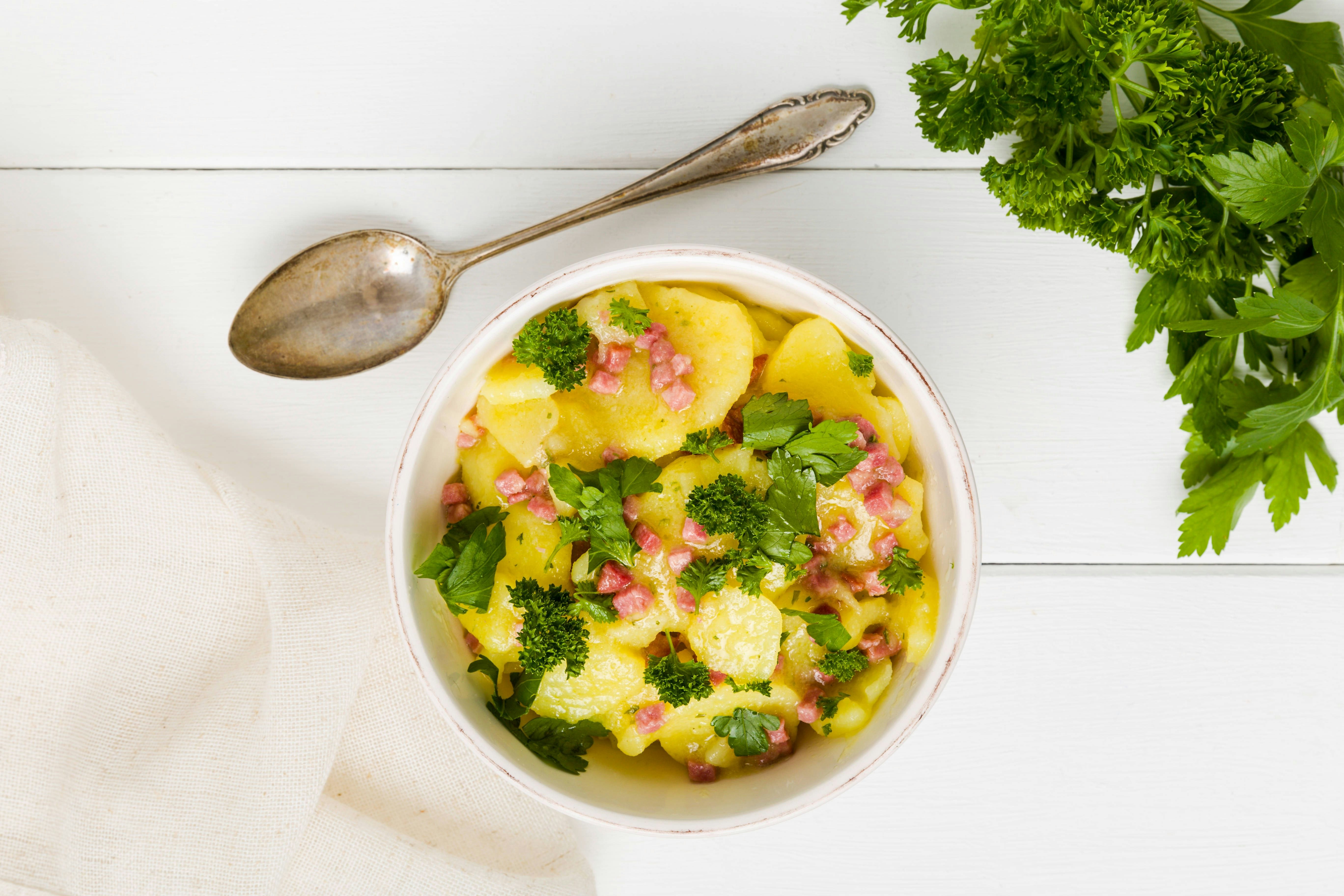Herbstlich und lecker! Rezept für warmen Kartoffelsalat: So wird die ...