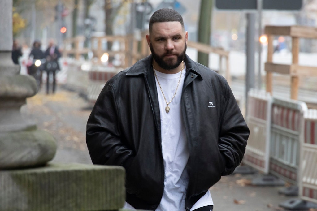Rapper Fler auf dem Weg zum Gericht in Berlin. 