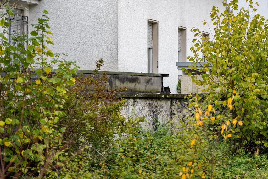 In Attendorn wurde ein achtjähriges Mädchen fast sein gesamtes Leben lang eingesperrt. Gegen die Mutter des Kindes und die Großeltern ermittelt die Staatsanwaltschaft.