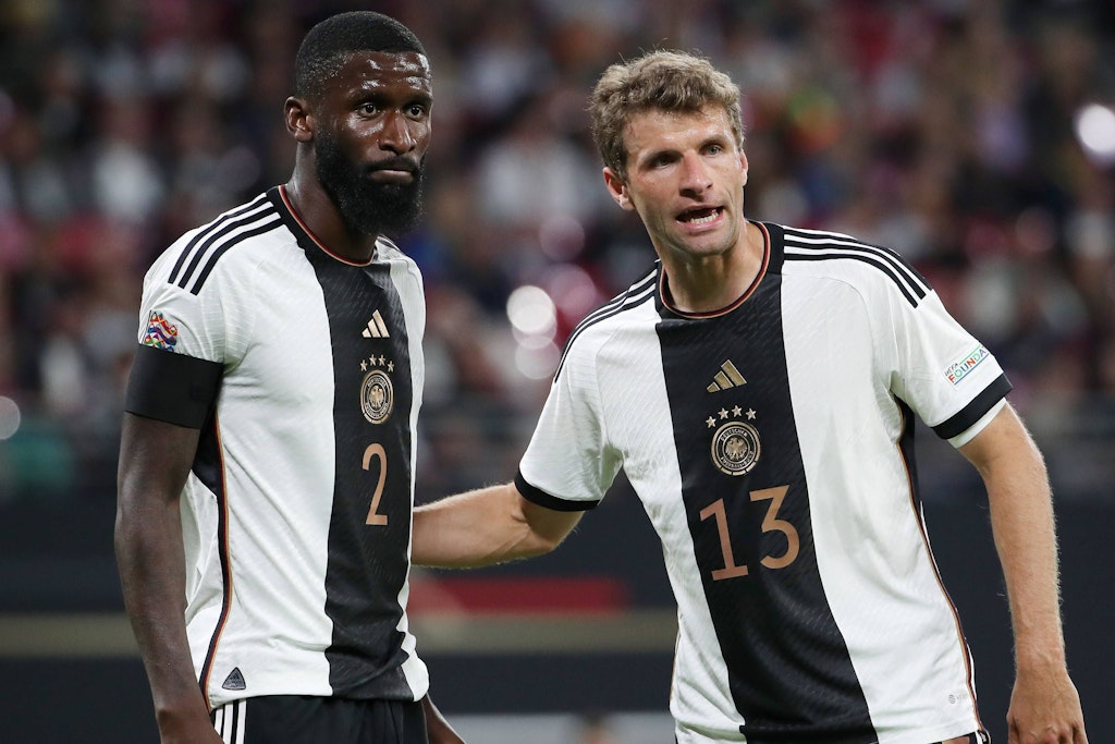 Antonio Rüdiger und Thomas Müller trainierten nach ihren Verletzungen am Freitag das erste Mal. Am Mittwoch startet das DFB-Team gegen Japan in die WM in Katar. 