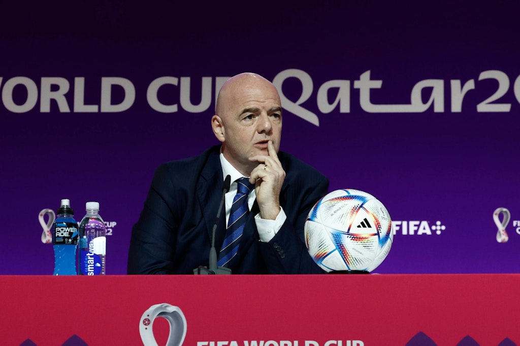 Fifa-Präsident Gianni Infantino sorgt mit einer irren Rede kurz vor dem WM-Start in Katar mal wieder für Aufsehen. 