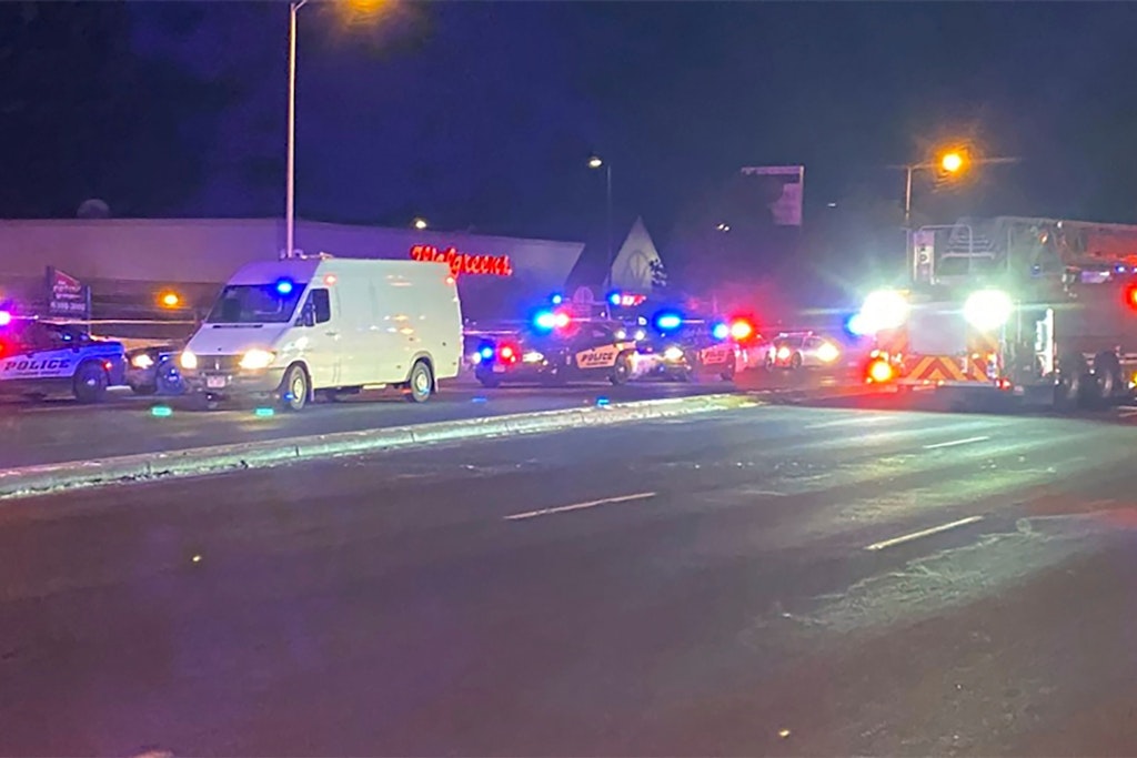 Polizei und Rettungskräfte rückten in der vergangenen Nacht am LGBTQ-Nachclub Club Q in Colorado Springs an.
