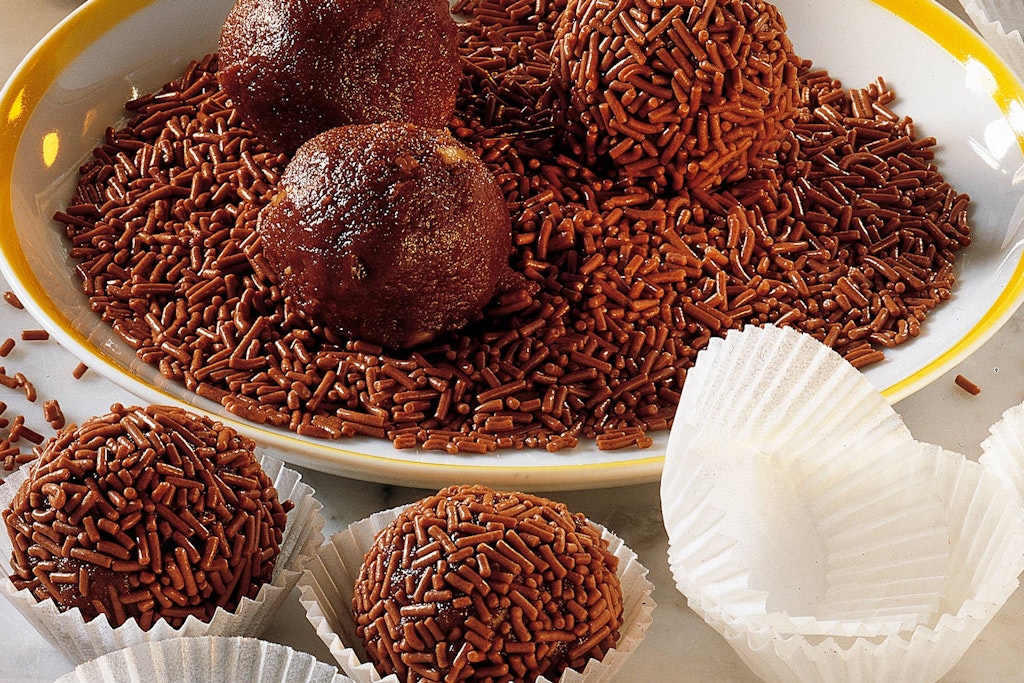 Das Rezept für Rumkugeln ist ganz simpel, aber total lecker.