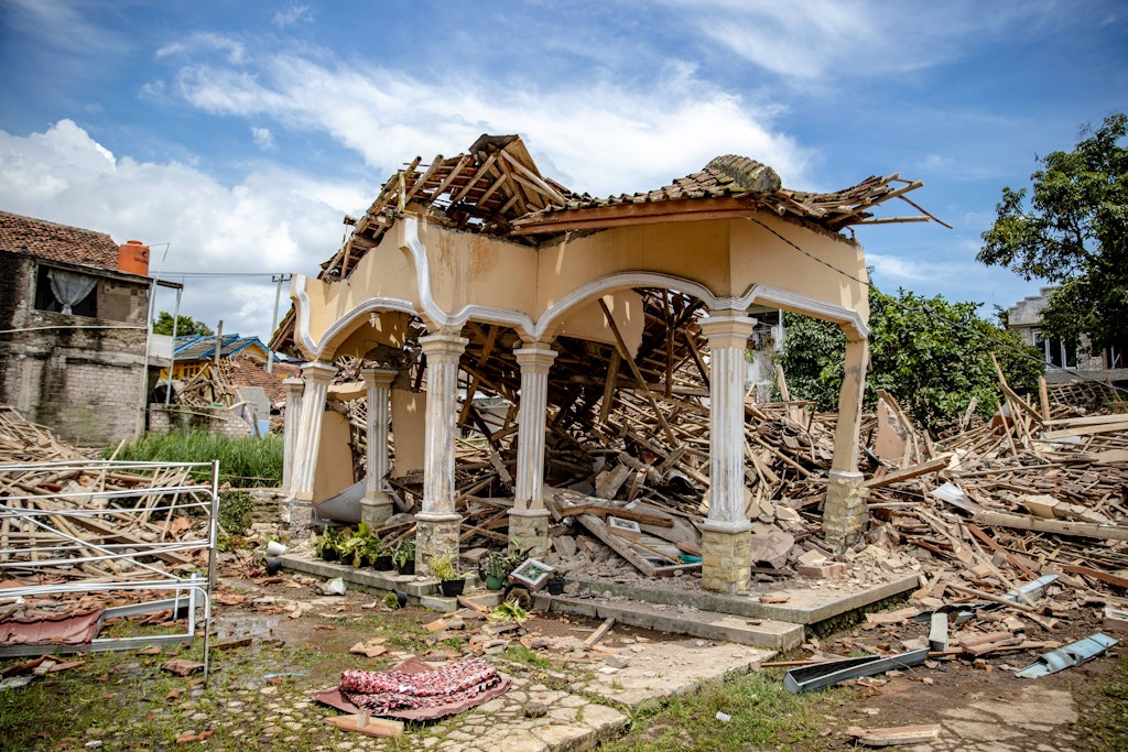 Massive Schäden nach einem Erdbeben in Indonesien. Am Dienstag bebte die Erde erneut, diesmal in der Südsee
