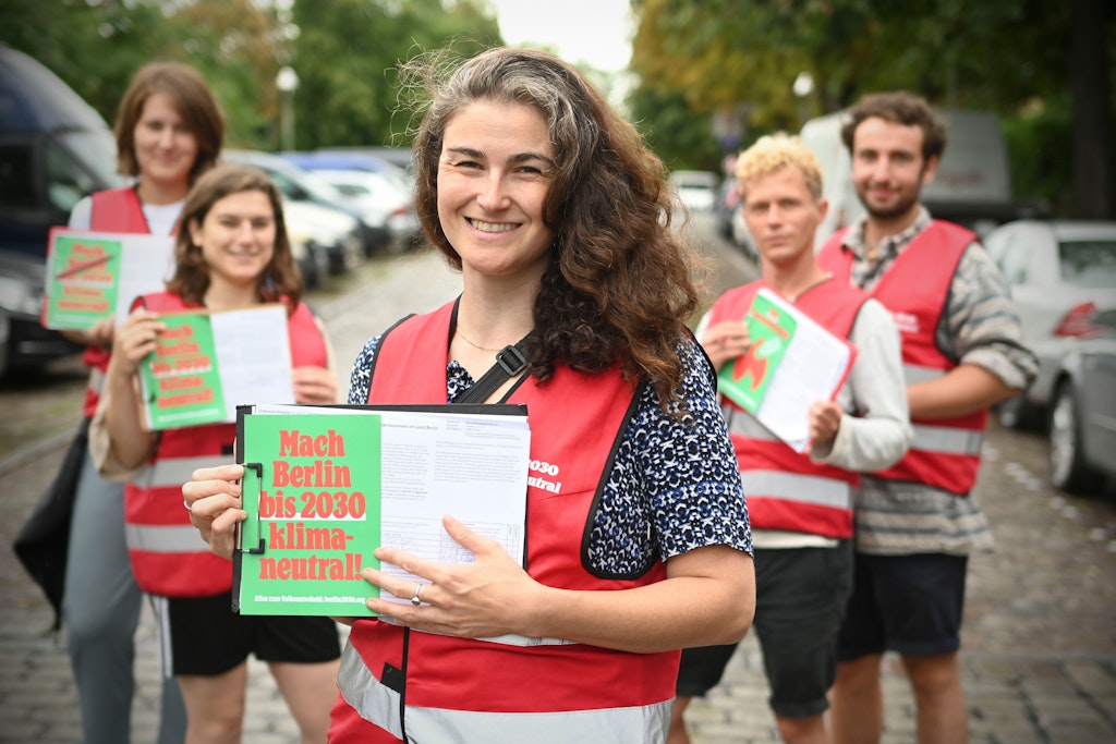 Die Mitstreiter der Initiative Klimaneustart Berlin sammelten 261.000 Unterschriften für einen Volksentscheid.